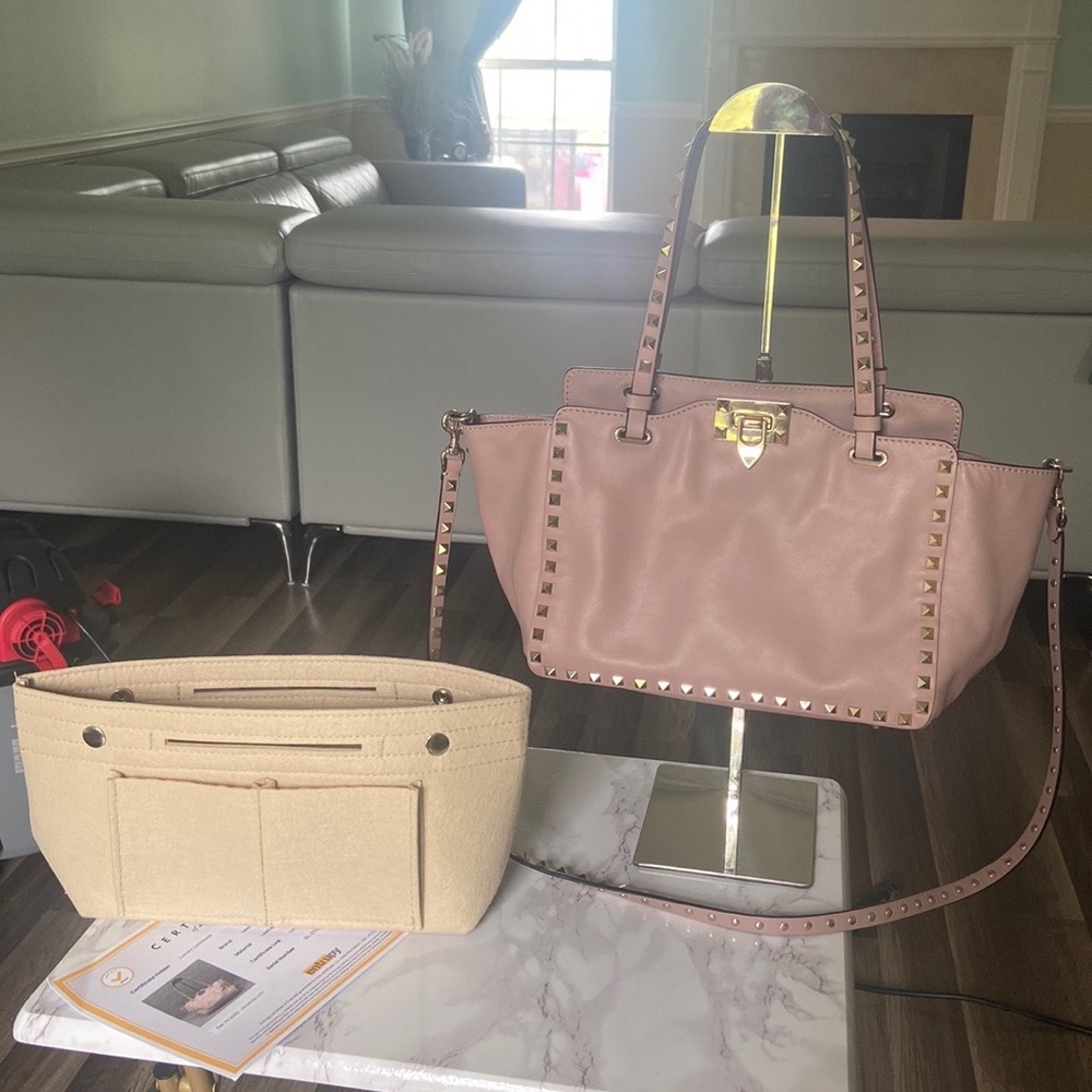🇮🇹VALENTINO GARAVANI VITELLO ROCKSTUD Bag/Tote in ROSE WATER with COA & insert